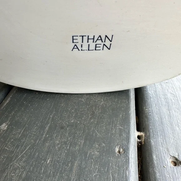 Ethan Allen Vintage Decor bowl! Gold trim! Excellent condition! - Picture 6 of 9